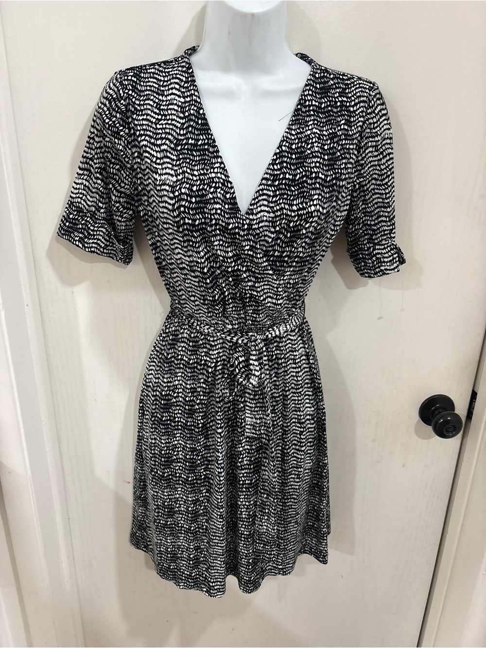 Apt. 9 Black & White Printed V-Neck Tie-Waist Dress